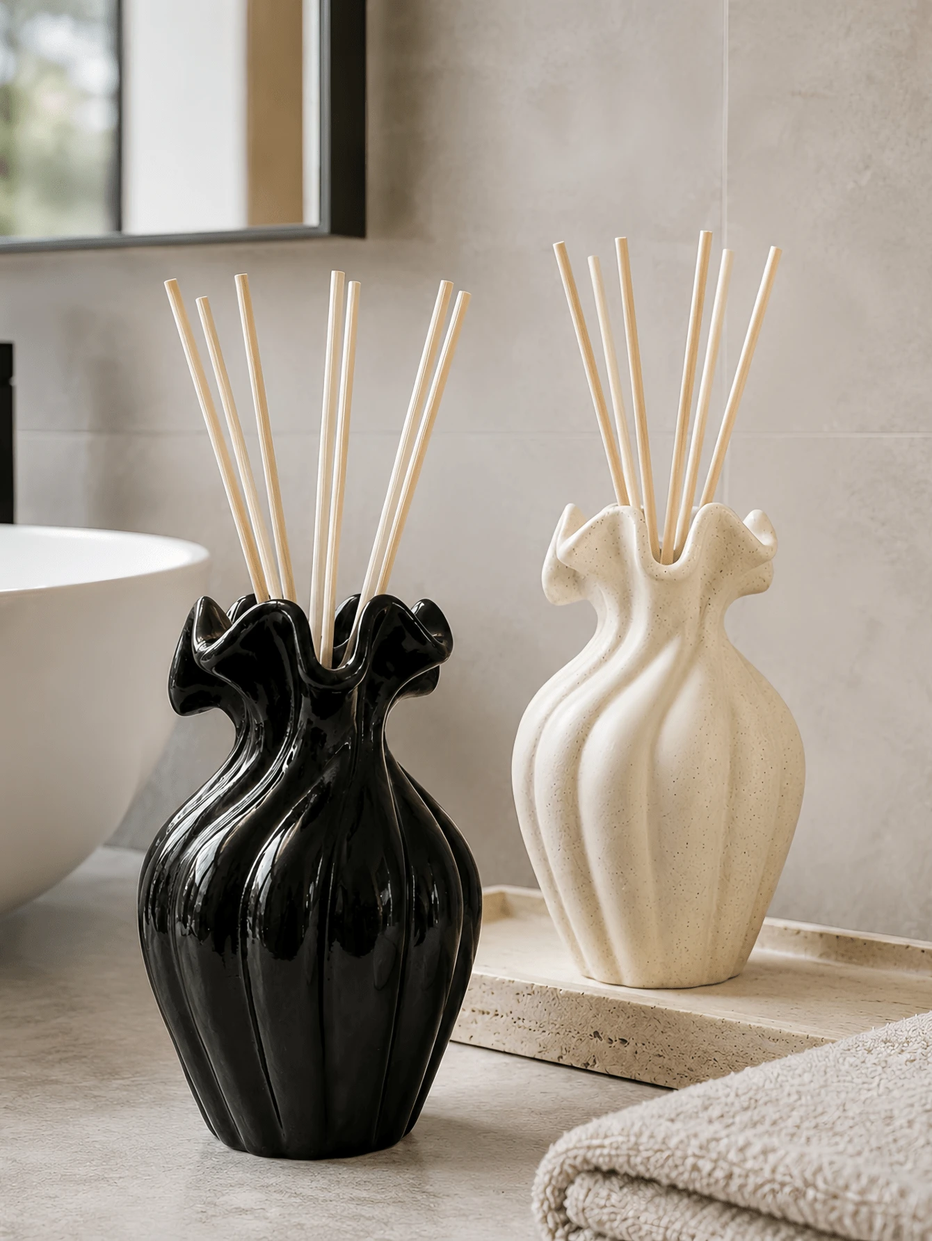 1pc Ruffle Wave Reed Diffuser Bottle, Decorative Fragrance Vase For Home, Black/Cream White Scent Diffuser Holder, Suitable For Bedroom, Bathroom, Living Room, Entryway & Desktop Decor - A - View 1