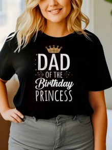 Corona dorada que representa orgullo y amor familiar acompañada por letras alegres que celebran el papel especial del padre de la princesa de cumpleaños creando un mensaje cálido y festivo camiseta de mujer cómoda para ocasión especial - Negro - Ver 6