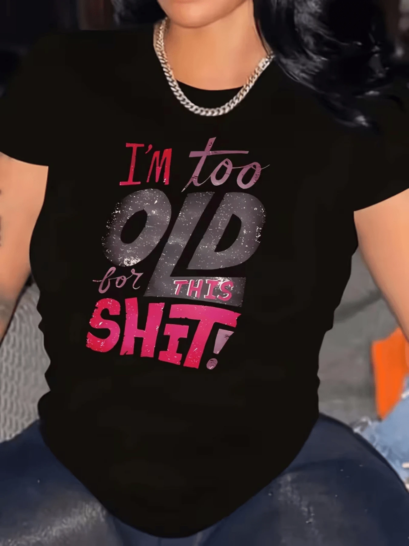 Frase divertida que expresa independencia confianza y sentido del humor para mujeres que muestran actitud fuerte y personalidad auténtica camiseta de mujer casual moderna cómoda para uso diario - Negro - Ver 1