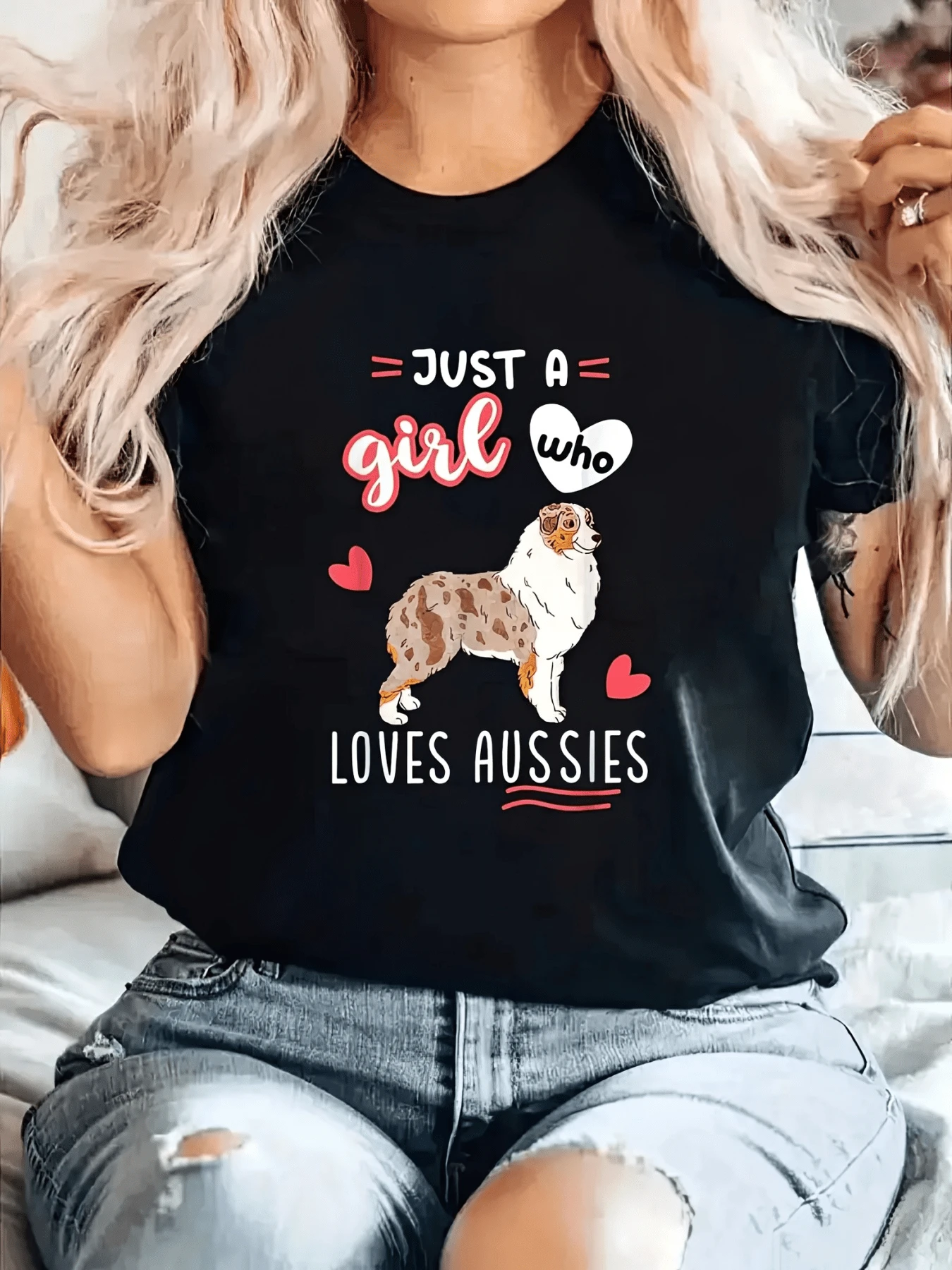Figure Of A Girl Showing Her Love And Tenderness Towards Australian Shepherd Dogs With Hearts That Reflect Passion And Joy. Comfortable Casual Women's T-Shirt For Everyday Wear - 黑色 - 查看 1