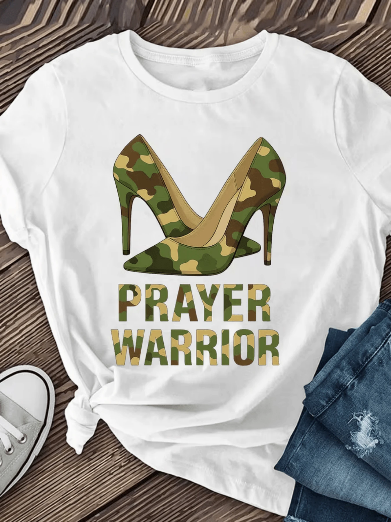High Heels With A Camouflage Pattern Symbolizing The Spiritual Strength And Faith Of A Warrior In Prayer; A Comfortable, Modern, Casual Women's T-Shirt With An Inspirational Message. - 白色 - 查看 1