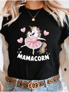 Unicornio madre abrazando a su cría rodeado de corazones rosados simbolizando ternura alegría y el amor puro entre madre e hijo camiseta de mujer casual cómoda moderna ideal para regalo - Negro - Ver 6