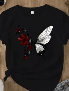 Mariposa blanca que emerge de pétalos rojos simbolizando la transformación y la fuerza interior en contraste con la oscuridad fondo elegante camiseta de mujer casual moderna - Negro - Ver 1