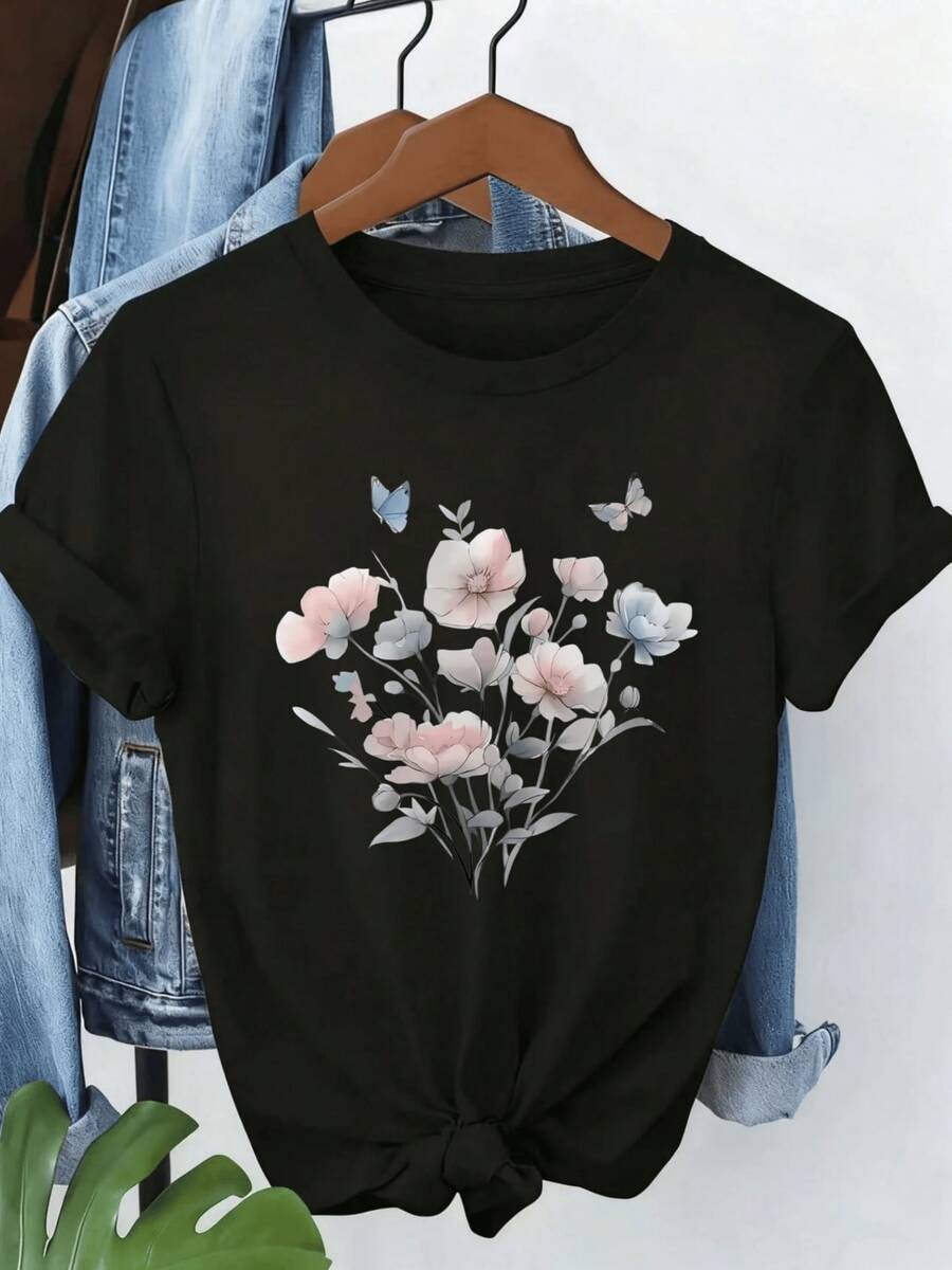 Soft Flowers And Delicate Butterflies Symbolizing Freedom And Harmony Against A Dark Background Convey Calm And Natural Beauty. A Modern, Comfortable, Casual Women's T-Shirt For Everyday Wear. - 黑色 - 查看 1