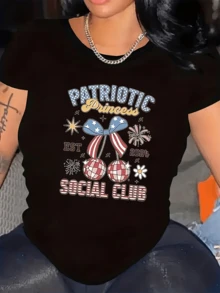 Lazo con colores patrióticos acompañado de fuegos artificiales y flores que simbolizan alegría libertad y unión perfecta para espíritu festivo camiseta de mujer moderna y cómoda - Negro - Ver 1