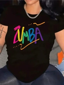 Letras coloridas que representan energía movimiento y alegría fusionadas con trazos dinámicos evocando ritmo y pasión ideal para actividades vibrantes camiseta de mujer casual moderna - Negro - Ver 1