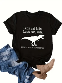 Figura divertida de dinosaurio que enseña la importancia de la puntuación en el lenguaje resaltando con humor cómo un simple signo puede cambiar el significado del mensaje camiseta de mujer casual moderna cómoda para uso diario - Negro - Ver 8