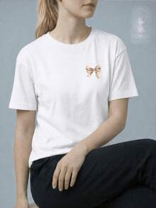 A Soft Bow Symbolizing Elegance And Delicacy, Enhancing Femininity With A Touch Of Modern Simplicity And A Gesture Of Sweetness And Confidence. Comfortable Casual Women's T-Shirt For Everyday Wear. - 白色 - 查看 8
