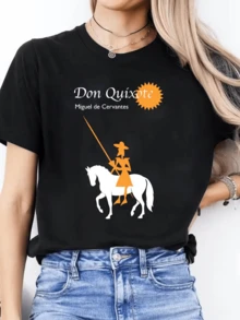 Figura de un caballero que viaja montado en su caballo simbolizando valor imaginación y búsqueda de ideales reflejando espíritu aventurero y fuerza interior camiseta de mujer casual moderna cómoda para uso diario - Negro - Ver 1