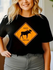 Símbolo de advertencia que muestra la silueta de un alce cruzando la carretera recordando el respeto por la naturaleza y la vida salvaje camiseta de mujer moderna cómoda para uso casual diario - Negro - Ver 6