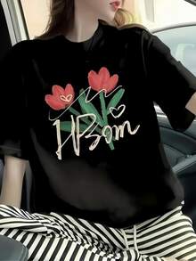 Dos flores rojas que representan amor vitalidad y energía acompañadas de hojas verdes que simbolizan esperanza y crecimiento en la vida camiseta de mujer casual moderna cómoda para uso diario - Negro - Ver 6