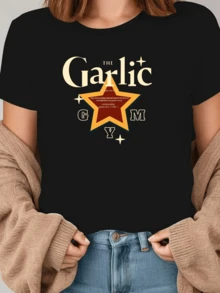 Estrella dorada con letras que evocan energía y motivación del gimnasio resaltando fuerza y vitalidad en un fondo oscuro moderna y llamativa camiseta de mujer casual cómoda para uso diario - Negro - Ver 6