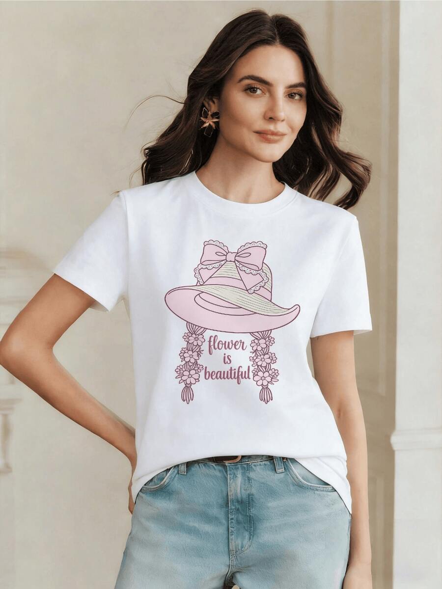 Pink Hat With Elegant Bow Surrounded By Flowers That Symbolize Natural Beauty And Feminine Serenity, Inspiring Love And Freshness. Comfortable Casual Women's T-Shirt For Everyday Wear. - 白色 - 查看 1