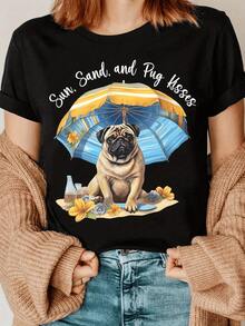 Adorable Pug Under A Blue Umbrella On Golden Sand With Yellow Flowers And A Summery Message Conveying Calm And Tenderness. Comfortable And Casual Women's T-Shirt For Sunny Days. - 黑色 - 查看 6