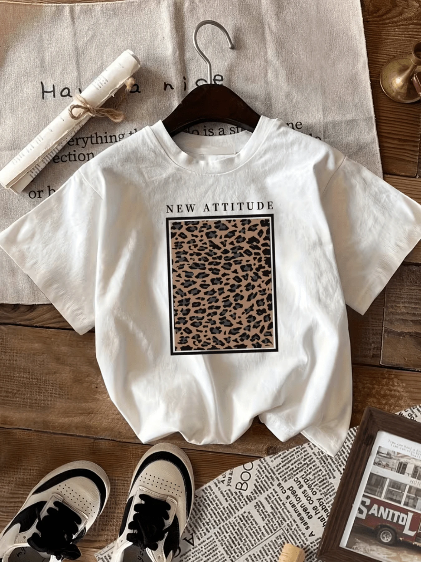 Wild Inspiration With A Leopard-Style Print That Reflects Strength, Elegance, And A Modern Attitude-Perfect For Confident Women. Comfortable Casual Women's T-Shirt For Everyday Wear. - 白色 - 查看 1