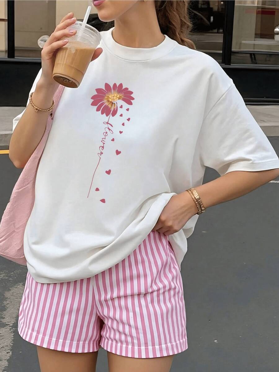 Una flor blanca de pétalos suaves que se dispersan formando corazones simboliza la pureza del amor y la esperanza en los nuevos comienzos camiseta de mujer casual cómoda para uso diario elegante y moderna - Blanco - Ver 1