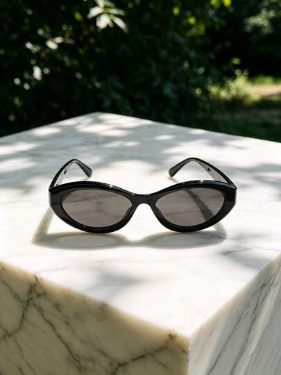 Prada Cool And Shiny Black Oval Cat-Eye Fashion Glasses, American Retro Style Women's Fashion Glasses For Men, With Dark Gray High-Definition Anti-UV Lenses. The Smooth Curved Frame Enhances The Face Shape, Exuding A Chic And Sophisticated Vibe. Made Of Acetate Fiber Material, They Are Lightweight And Comfortable To Wear. Suitable For Daily Commuting, Beach Vacations, Street Photography Outfits. It's A Gender-Neutral, Versatile Style That Can Easily Create An Atmosphere. Model Number: 0PR 26ZSF-16K08Z56