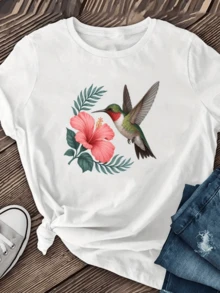 Hummingbird In Flight Next To A Pink Hibiscus Flower That Symbolizes Vital Energy And Tropical Joy With Green Leaves That Evoke Serenity And Renewal. Elegant And Comfortable Casual Women's T-Shirt For Everyday Wear - 白色 - 查看 8