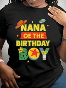 Brown Hat Next To A Vibrant Phrase That Joyfully Celebrates The Birthday, Showing Colorful Icons And A Fun Touch With Bright Stars; Modern And Cheerful Women's T-Shirt For Parties - 黑色 - 查看 6