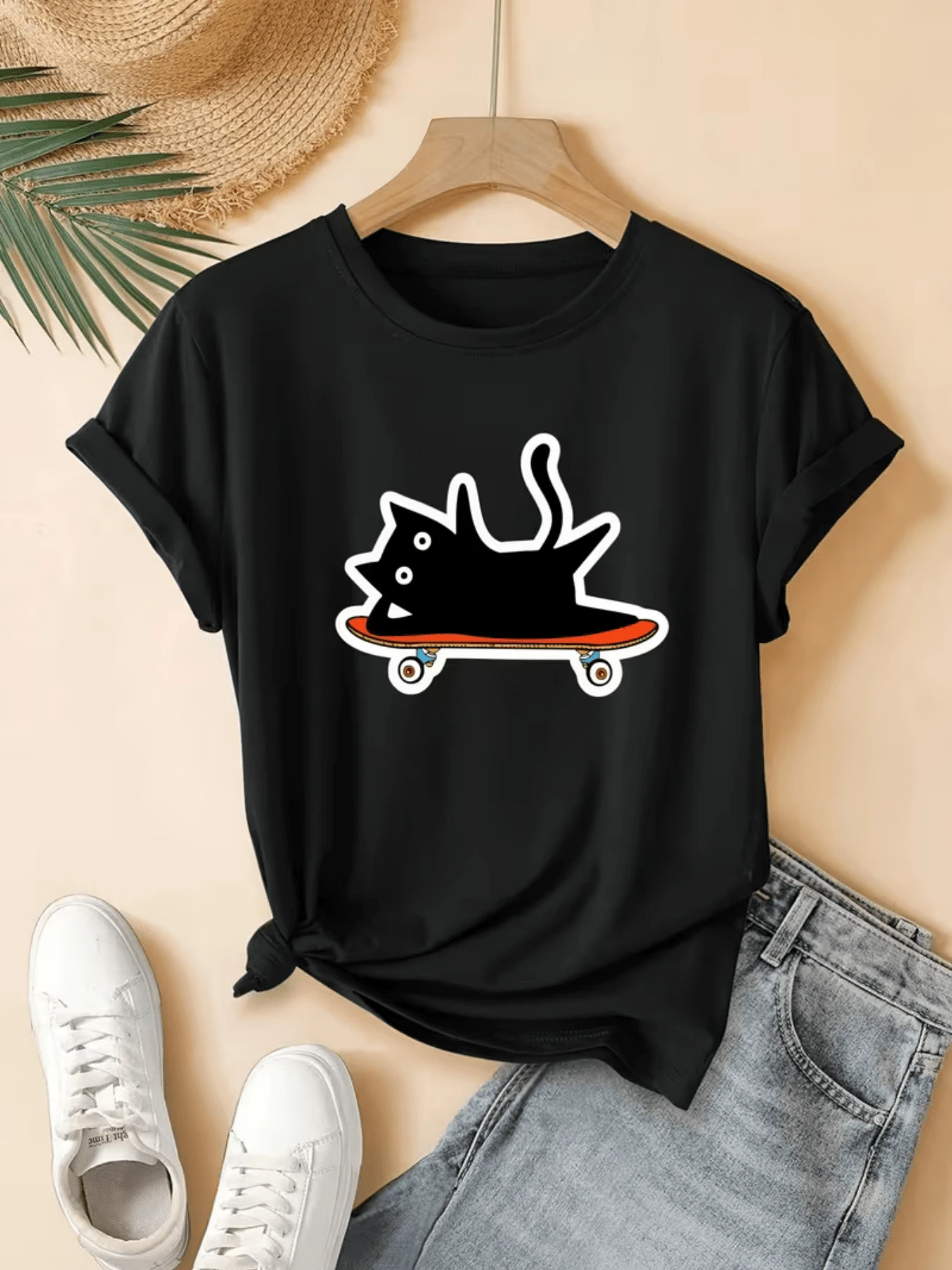 A Playful Cat Skating On A Board Symbolizes Freedom, Movement, And Youthful Joy, Representing A Relaxed And Creative Spirit. Ideal For Expressing A Modern Personality. Comfortable Casual Women's T-Shirt For Everyday Wear. - 黑色 - 查看 1