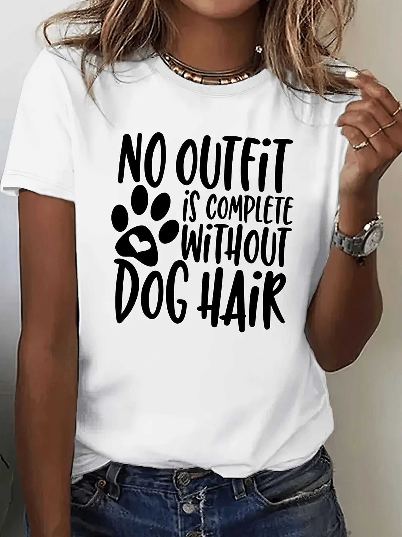 A Fun Phrase Expressing Love For Pets And Featuring A Paw Print With A Heart Symbolizing That Life Is Better With A Dog. A Comfortable, Casual Women's T-Shirt Perfect For Animal Lovers. - 白色 - 查看 1