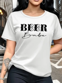 Texto grande que celebra la actitud divertida y segura de una mujer que disfruta los momentos relajados con una bebida fría transmitiendo energía positiva y un toque de humor camiseta de mujer casual urbana cómoda para verano - Blanco - Ver 1