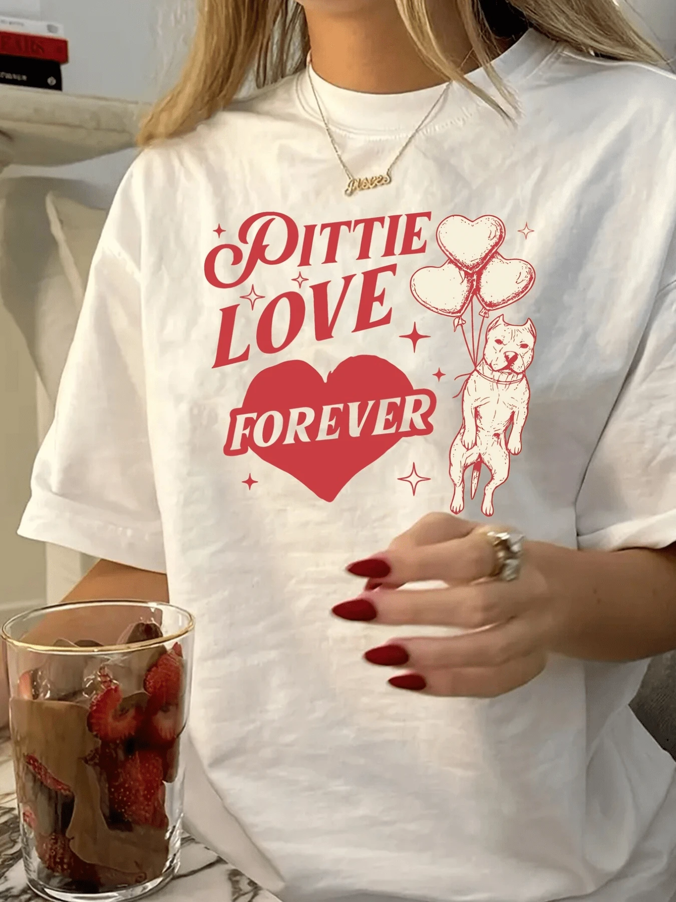 Red Hearts Representing Lasting Love And Loyalty Alongside A Noble Dog With Balloons Symbolize Tenderness And Eternal Union. Casual Women's T-Shirt With A Positive Message And Free Spirit - 白色 - 查看 1