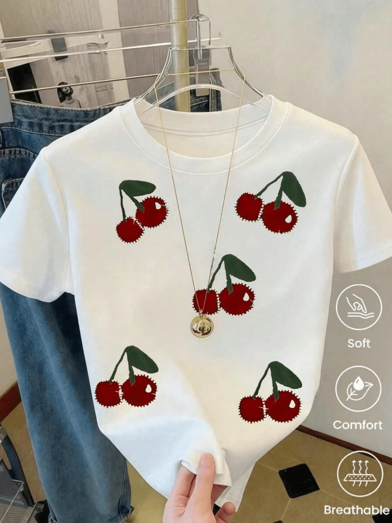 Double Red Cherry Motifs Symbolizing Sweetness, Youth, And Positive Energy With Green Leaves That Bring Freshness And Balance. Comfortable And Breathable Casual Women's T-Shirt For Everyday Wear - 白色 - 查看 1