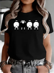 A Group Of White Sheep Next To A Black Sheep In The Center Symbolizes Individuality And The Strength Of Being Different, Conveying A Message Of Confidence And Authenticity. Women's Casual Urban T-Shirt With A Fun, Modern Print - 黑色 - 查看 8