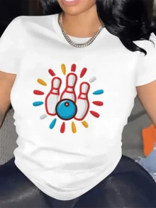 Three White Pins With Red Lines And A Blue Ball In The Center Represent Fun, Energy, And Dynamism, Evoking The Spirit Of The Modern Bowling Game. Comfortable And Attractive Casual Women's T-Shirt - 白色 - 查看 6