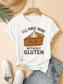 Pastel sonriente con crema que celebra la alegría de disfrutar postres sin gluten transmitiendo un mensaje divertido sobre bienestar y elección consciente camiseta de mujer casual moderna para uso diario - Blanco - Ver 1