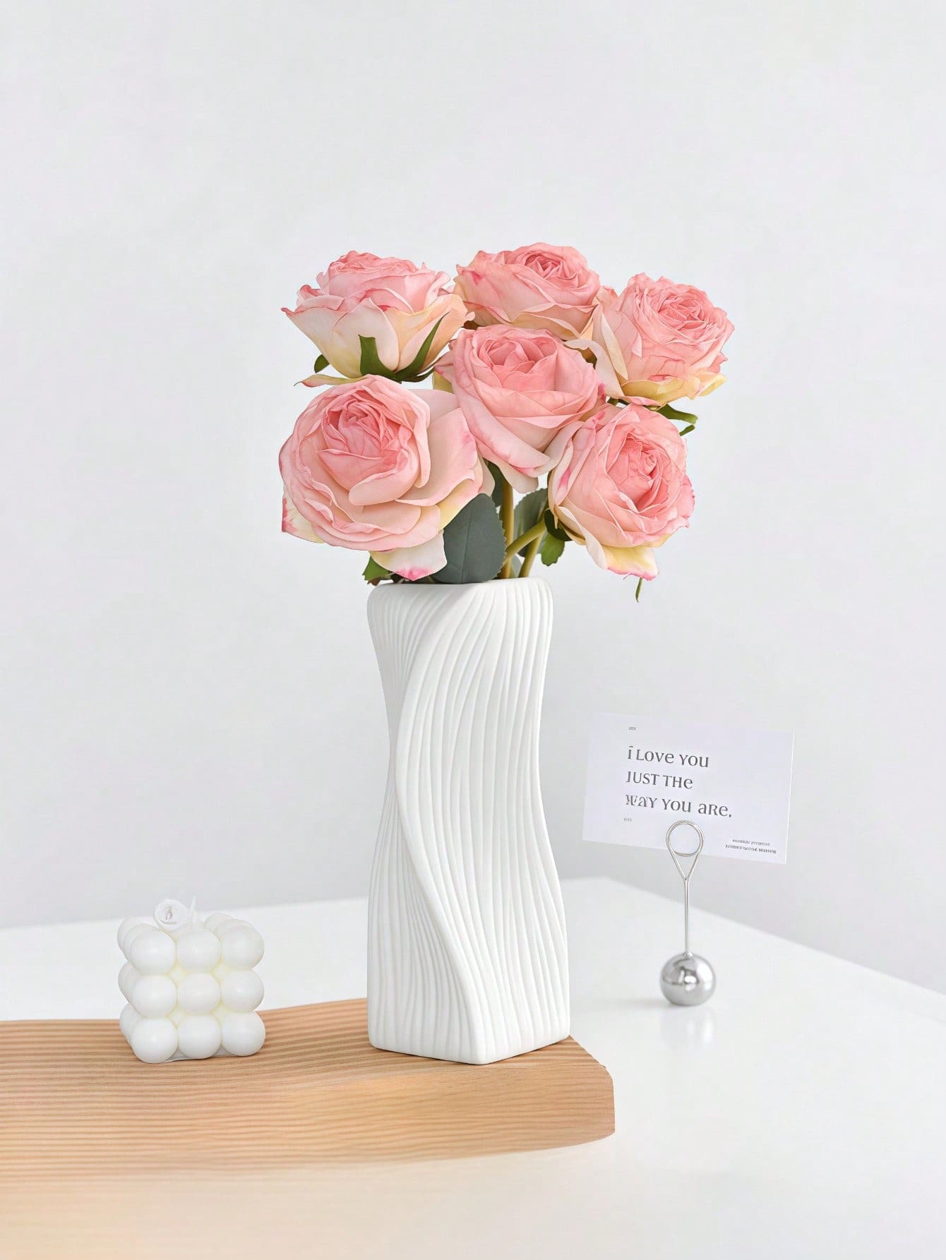 1个扭曲花瓶，仿陶瓷塑料花瓶，室内装饰花器，花架，创意花瓶，家居装饰，干花容器，创意展示架，适用于水培、干花、场景布置、婚礼装饰、家居摆设、宴会厅、办公室、卧室中心装饰、人造花架、婚宴餐桌