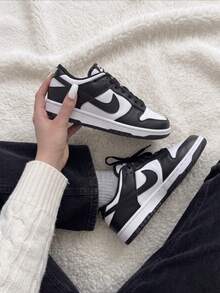 Nike Dunk "White/Black" 街頭感經典百搭皮革避震耐磨低筒休閒板鞋女款 - 黑與白 - 查看 3
