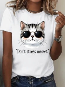 A Cat Wearing Sunglasses Conveys A Sense Of Calm And A Fun Message That Invites You To Relax And Enjoy The Moment. A Modern And Comfortable Casual Women's T-Shirt For Everyday Wear. - 白色 - 查看 6