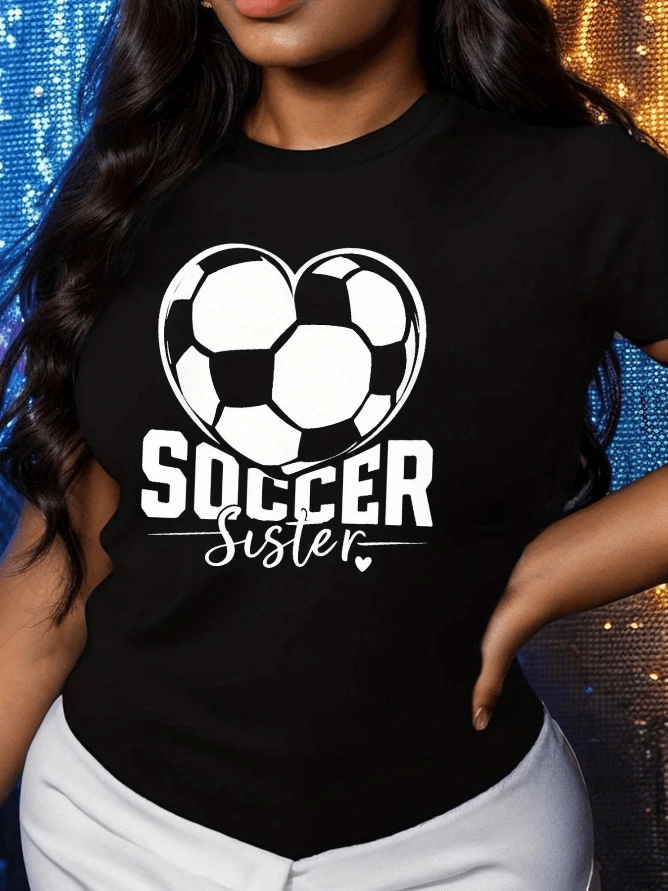 Heart Formed By A Soccer Ball Symbolizing The Passion For The Sport And The Family Bond Between Sisters Who Love The Game. Modern Casual Women's T-Shirt Ideal For Soccer Fans. - 黑色 - 查看 1