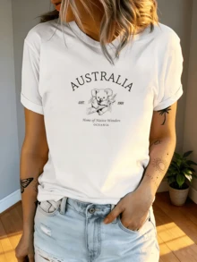 A Koala Embracing Eucalyptus Branches, A Symbol Of Peace And Australian Nature, Conveys Tenderness And Freedom. Ideal For Adventurous Spirits, This Comfortable And Modern Casual Women's T-Shirt Is Perfect For Everyday Wear. - 白色 - 查看 6