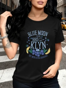 Bright Blue Moon Over Brooklyn With Bananas And Blueberries Evoking A Fun Night Full Of Urban Energy And Casual Charm, Modern Women's T-Shirt - 黑色 - 查看 1