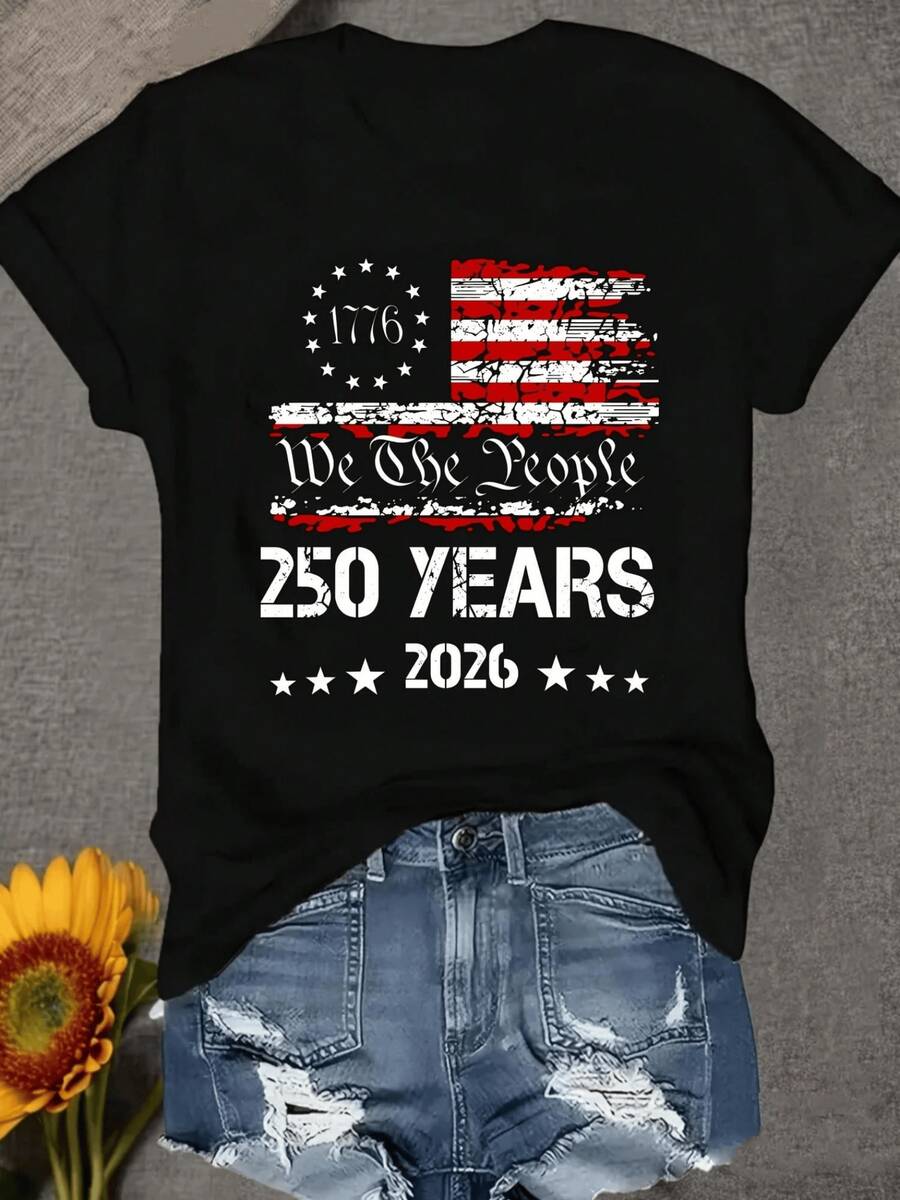 Vintage Flag With A Distressed Texture Representing The Spirit Of Unity And Freedom, With Stars And Lines Evoking 250 Years Of History Since 1776. Comfortable Casual Women's T-Shirt For Patriotic Celebrations In 2026. - 黑色 - 查看 1