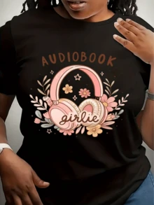 Pink Headphones Surrounded By Flowers Symbolizing The Harmony Between Music And Femininity, Inspiring Positive Energy And A Cheerful Style For Every Moment. A Modern, Comfortable, Casual Women's T-Shirt For Everyday Wear. - 黑色 - 查看 1
