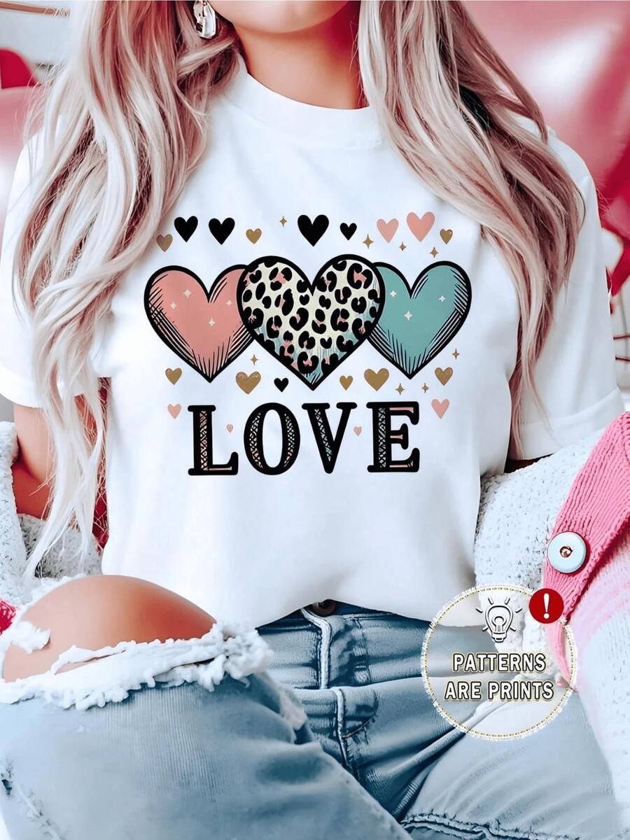 Hearts Representing Love In Different Forms: One Pink, One With An Animal Print, And One Blue, Symbolizing Passion, Tenderness, And Freedom. A Modern, Casual, Comfortable, And Creative Women's T-Shirt. - 白色 - 查看 1