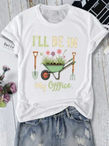 Green Wheelbarrow With Colorful Flowers And Gardening Tools Symbolizing Love For Nature And Tranquility While Caring For Plants; Comfortable Casual Women's T-Shirt For Everyday Wear - 白色 - 查看 1