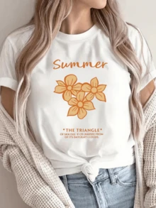 Flores anaranjadas que evocan la calidez del verano y la energía del sol reflejando una sensación de alegría y frescura perfecta para días luminosos camiseta de mujer casual con estampado veraniego - Blanco - Ver 1
