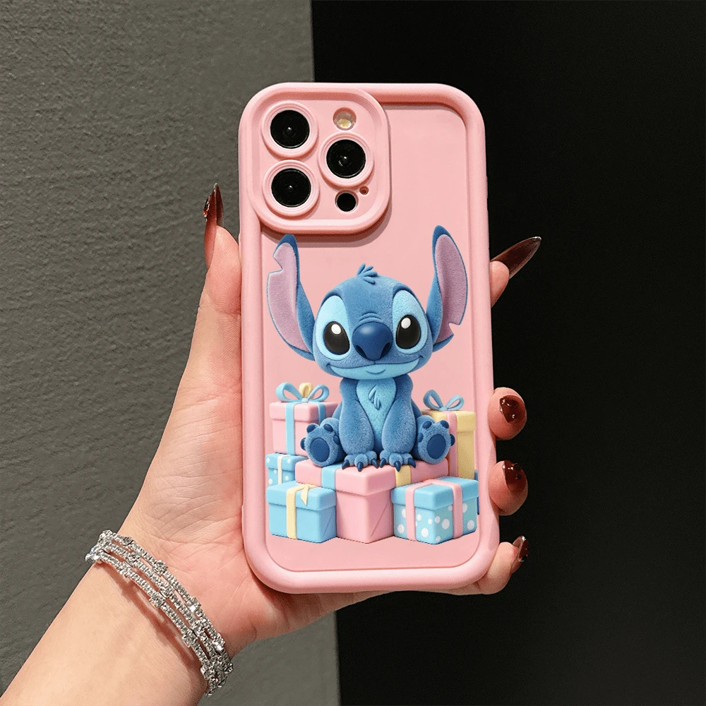 Disney Lilo & Stitch Phone Case, Protective Cover. Compatible With IPhone 17, 16, 15, 14, 13, 12, 11 Pro Series And Galaxy S22, S23, S24, S25 Models, Featuring A Plush-Style Stitch Sitting On Pastel Gift Boxes, Ideal For Birthdays, Holidays, Anniversaries, Graduation Gifts, Or Any Special Occasion. - Hồng - Xem 1