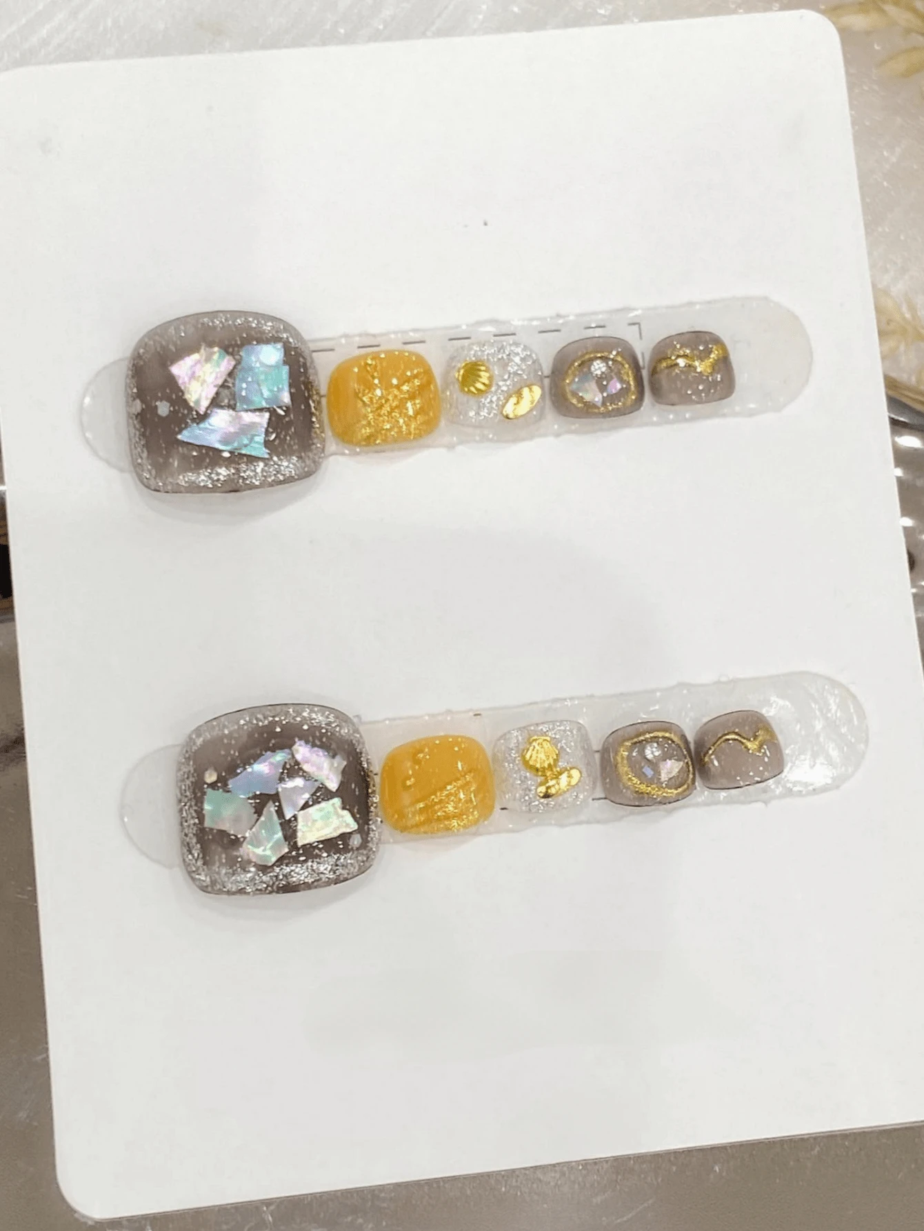 10片手工穿戴式腳趾甲片,適合派對與日常配戴,易於佩戴,適用於女孩與女性,適合節慶派對、音樂節、情人節、母親節禮物 - 灰色 - 查看 1