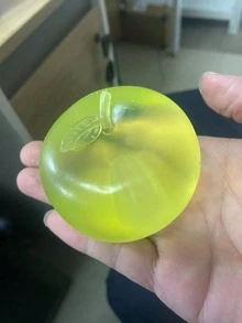 1个随机颜色苹果造型慢回弹挤压玩具，绿茶苹果香味，适合万圣节、圣诞节、派对礼物，软萌可爱，可作减压玩具、饺子造型，趣味可爱，生日、复活节礼物。 - 蘋果 - 查看 3