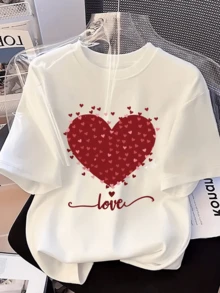 Red Heart Made Up Of Many Small Hearts Symbolizing Sincere Love And Spiritual Union, Conveying Tenderness And Romantic Energy. Women's T-Shirt With A Modern Print And A Casually Elegant Touch. - 白色 - 查看 1