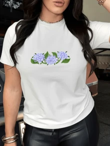Lilac Hydrangea Flowers Symbolizing Gratitude, Pure Beauty, And Natural Serenity, With Green Leaves Evoking Freshness And Harmony. A Comfortable And Modern Casual Women's T-Shirt For Everyday Wear. - 白色 - 查看 6