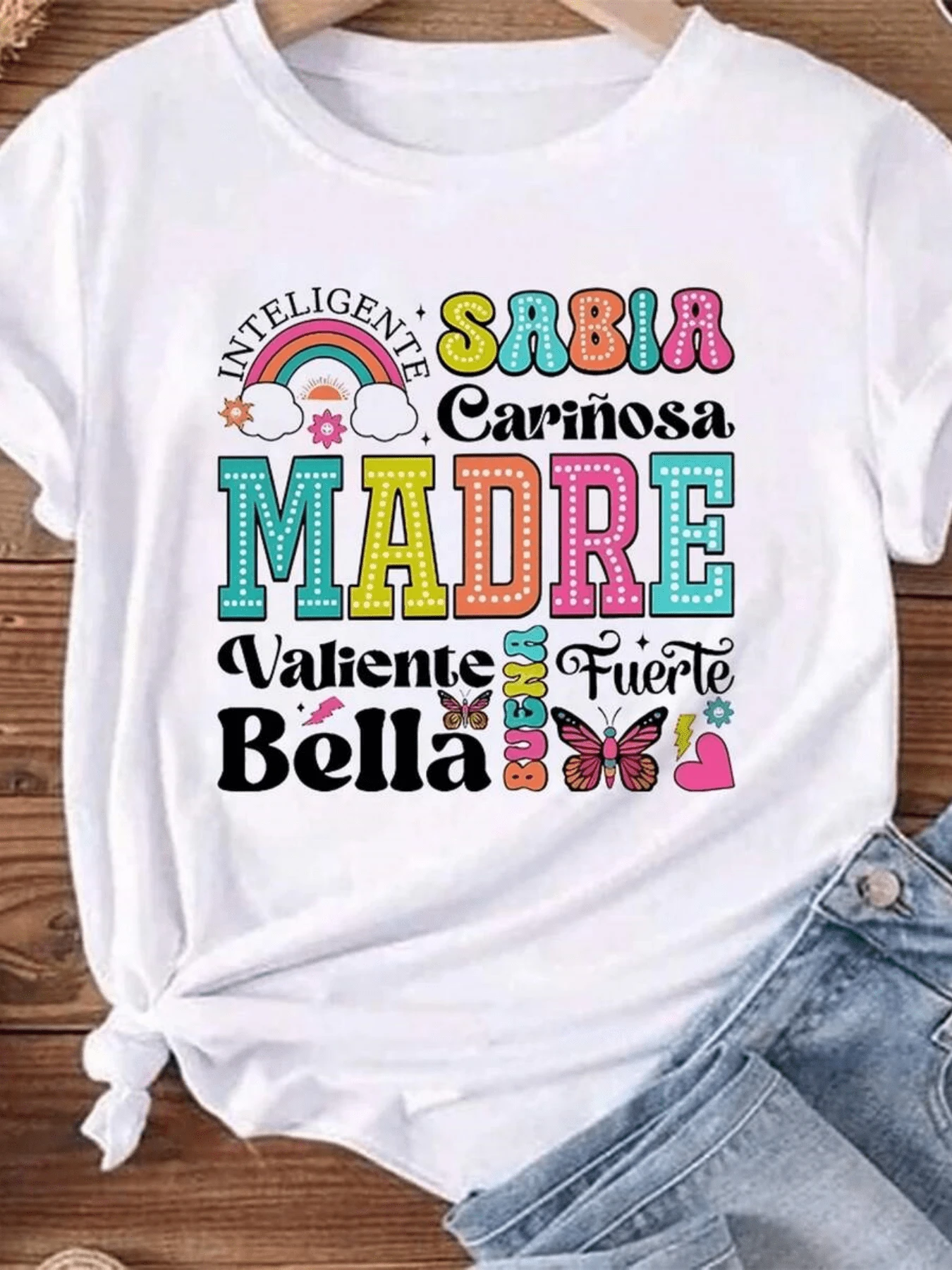 Colorful Phrases Celebrating A Smart, Wise, Loving, Brave, And Beautiful Mother With Illustrations Of Rainbows, Butterflies, And Hearts. Comfortable Casual Women's T-Shirt, Perfect For A Gift. - 白色 - 查看 1