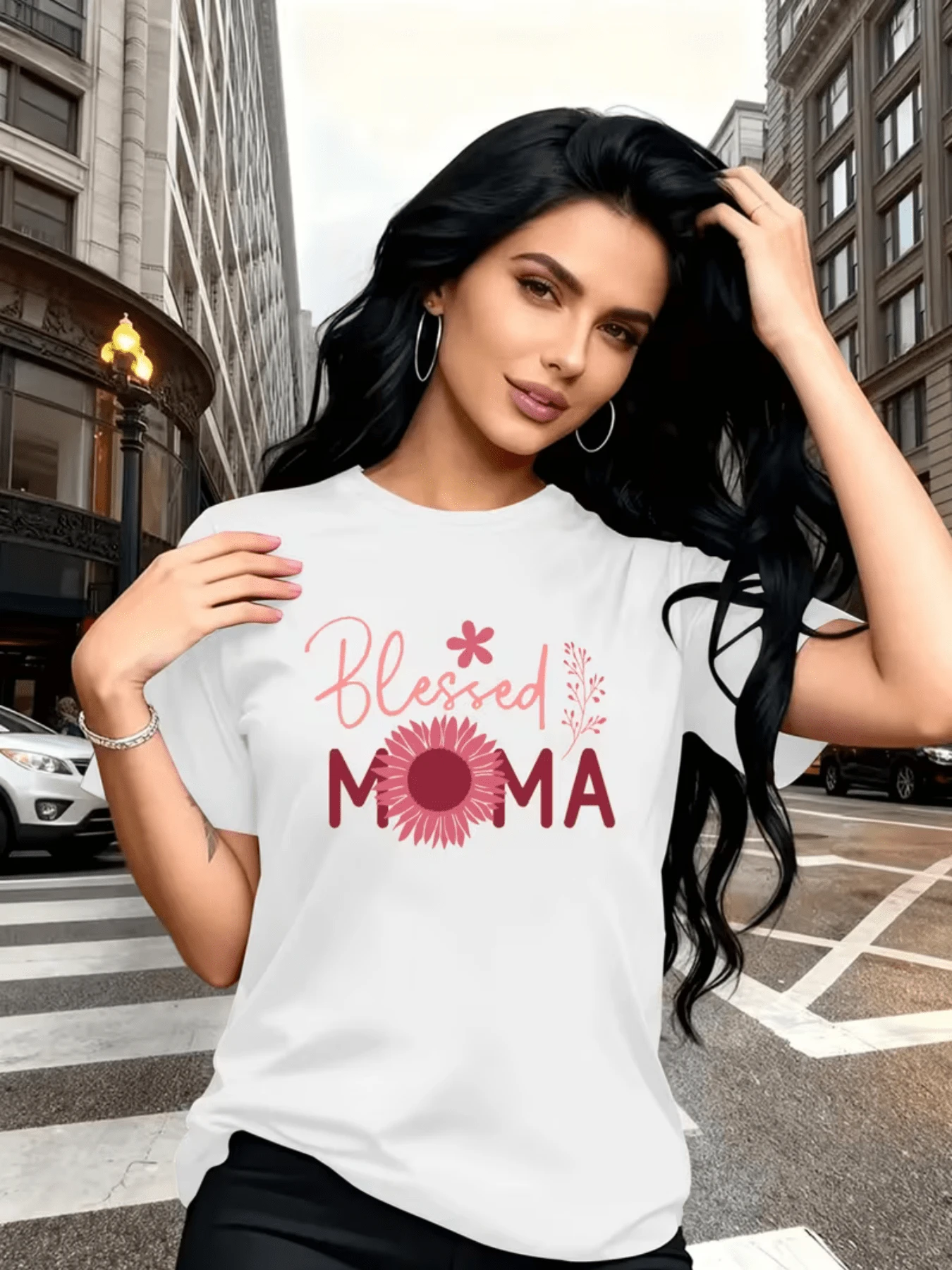 A Radiant Flower Symbolizing Gratitude And Maternal Love, Accompanied By Words That Inspire Blessing And Inner Strength. A Comfortable, Modern, And Casual Women's T-Shirt, Ideal For Showing Family Pride. - 白色 - 查看 1