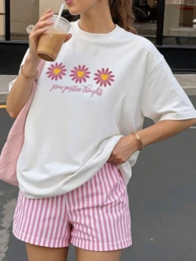 Daisy Flowers Symbolizing Purity, Joy, And Inner Growth, Along With A Message Inspiring Positive Thoughts And Personal Renewal, Make This A Comfortable, Casual Women's T-Shirt Ideal For Relaxed Days. - 白色 - 查看 1